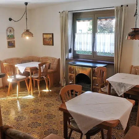 Haus Stratton Apartment