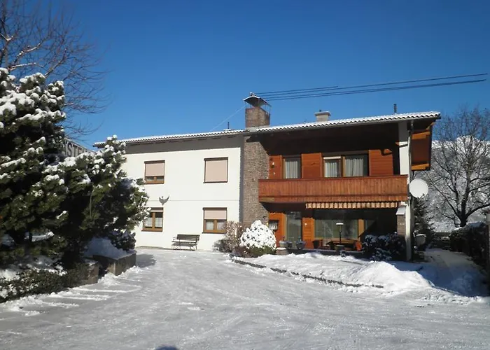 斯特拉顿豪斯酒店 *